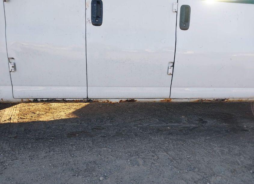 Photo 6 of 2005 Chevrolet Express (VIN 1GCFG15T151240027)