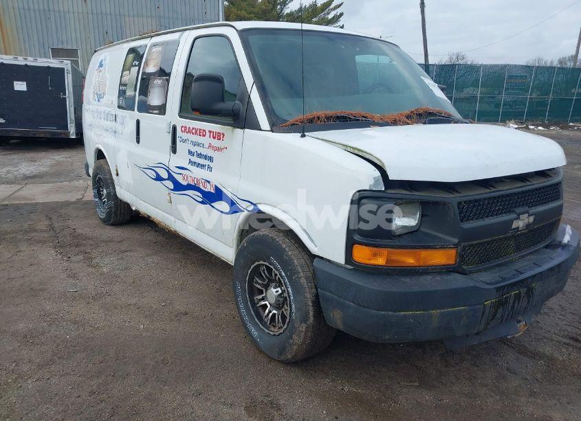 2005 Chevrolet Express (VIN 1GCFG15T551187204) main photo