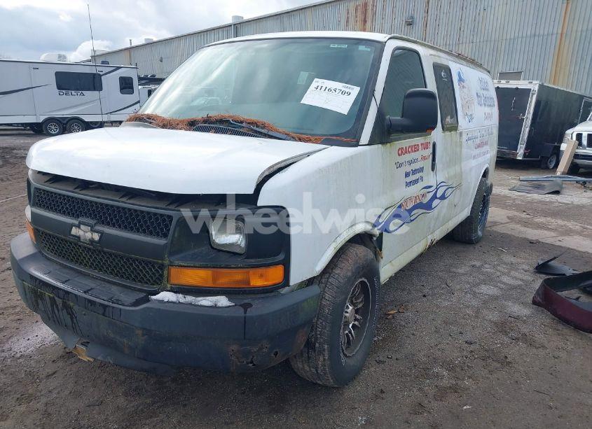 Photo 2 of 2005 Chevrolet Express (VIN 1GCFG15T551187204)