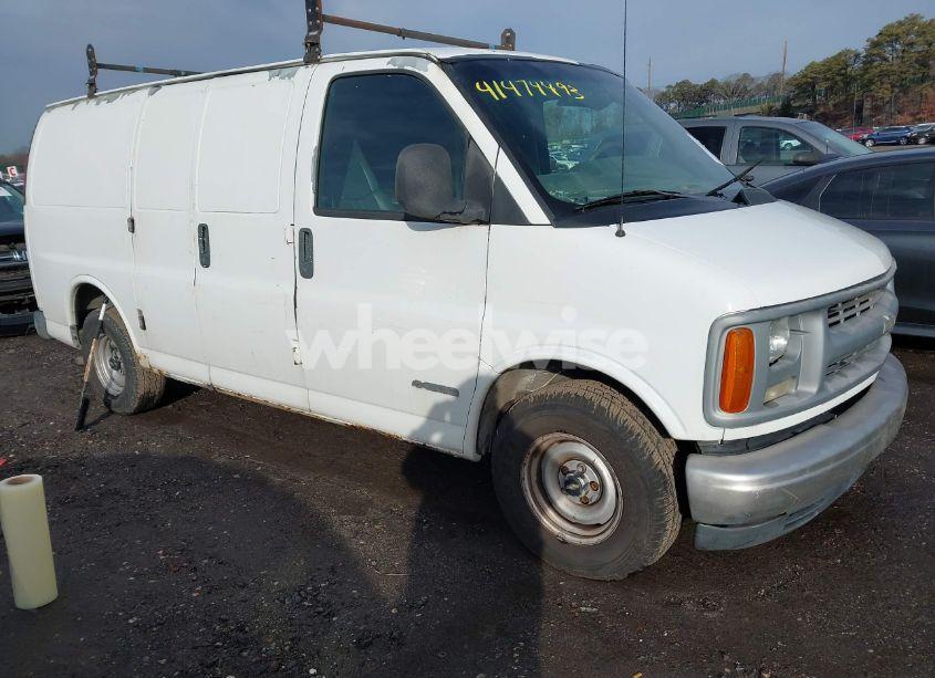 2002 Chevrolet Express (VIN 1GCFG15W521246984) main photo