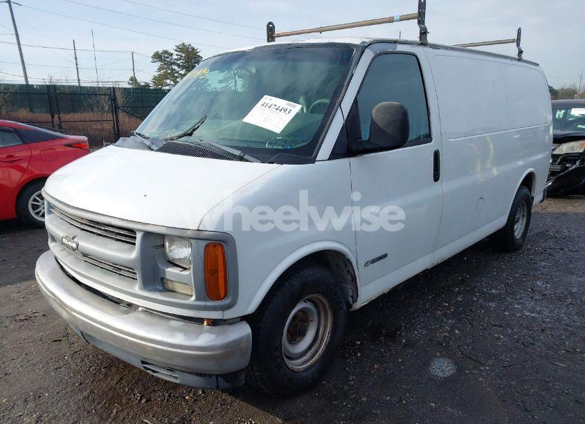 Photo 2 of 2002 Chevrolet Express (VIN 1GCFG15W521246984)