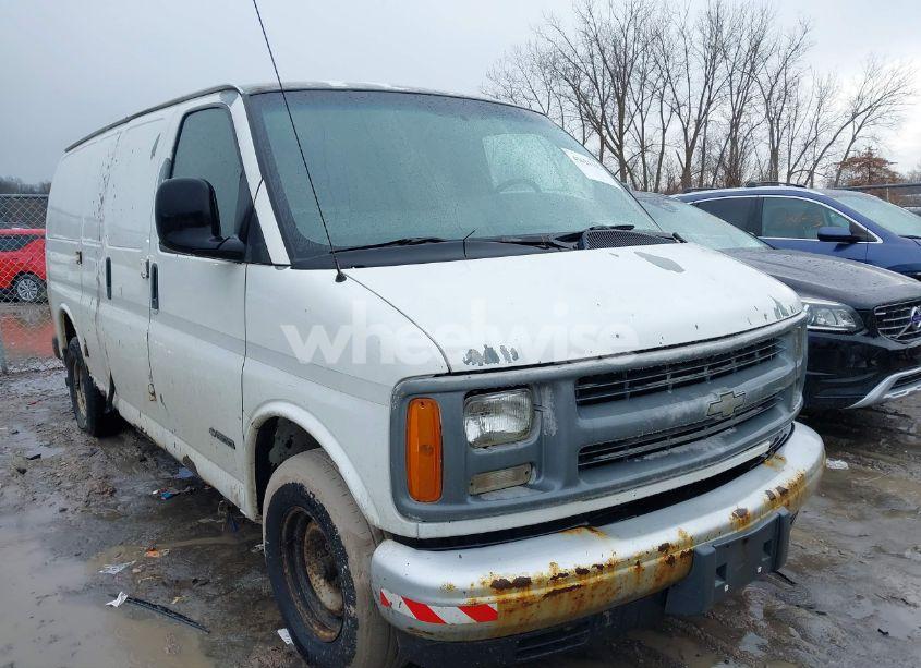 2002 Chevrolet Express (VIN 1GCFG15W721130363) main photo