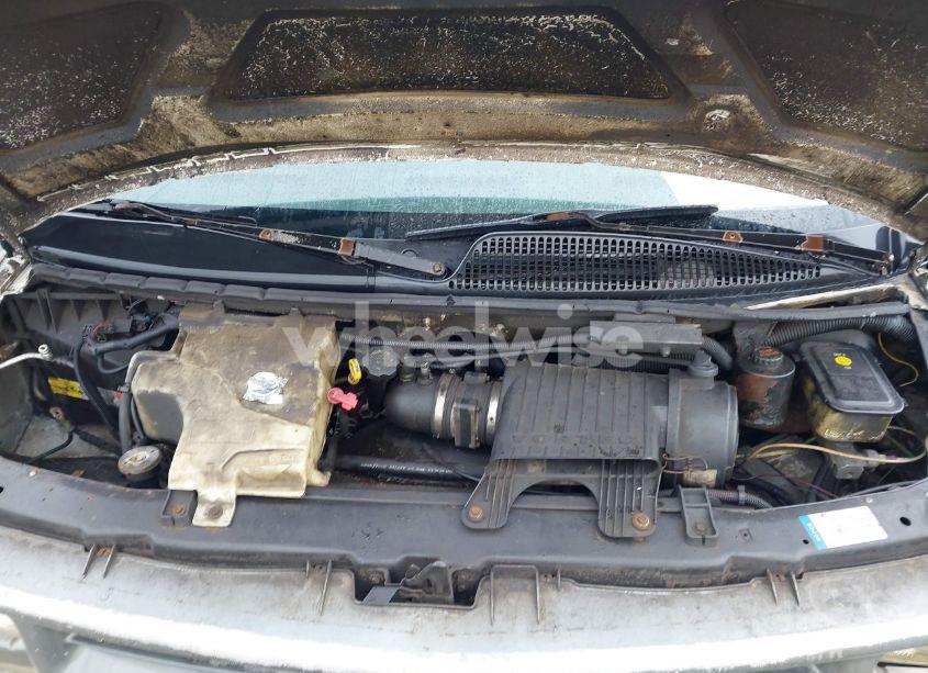 Photo 10 of 2002 Chevrolet Express (VIN 1GCFG15W721130363)