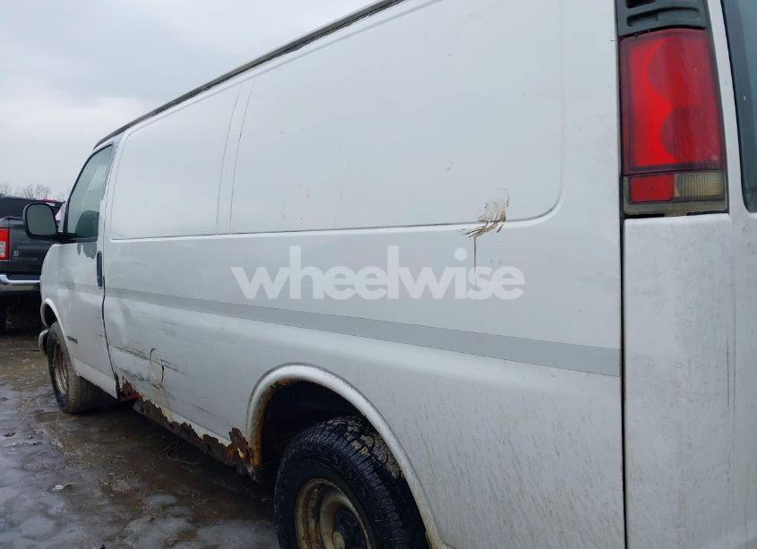 Photo 14 of 2002 Chevrolet Express (VIN 1GCFG15W721130363)