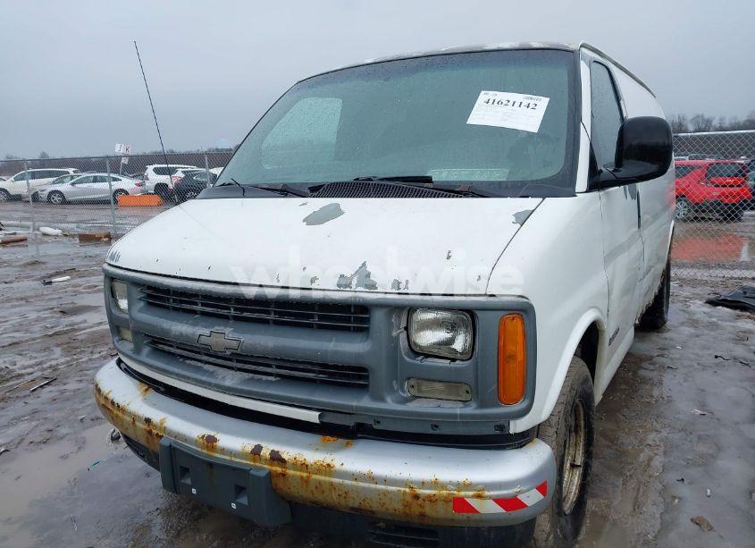Photo 2 of 2002 Chevrolet Express (VIN 1GCFG15W721130363)