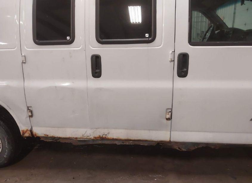 Photo 6 of 2000 Chevrolet Express (VIN 1GCFG15W8Y1119221)