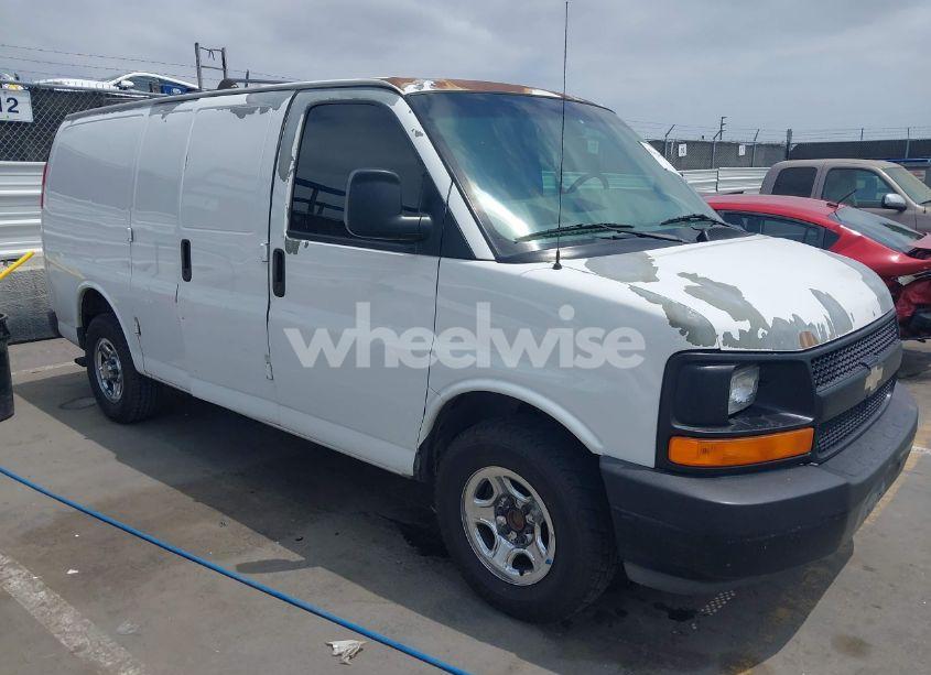 2003 Chevrolet Express (VIN 1GCFG15X031131882) main photo