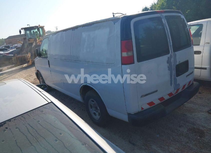 2005 Chevrolet Express (VIN 1GCFG15X051242371) main photo