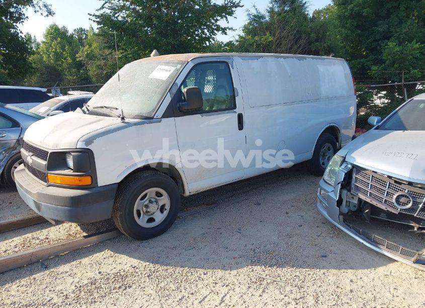 Photo 2 of 2005 Chevrolet Express (VIN 1GCFG15X051242371)