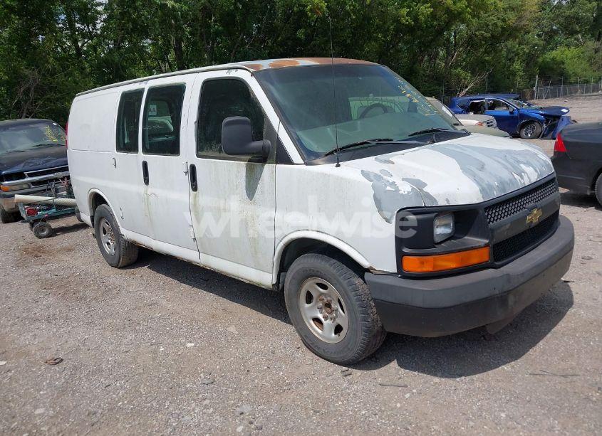 2005 Chevrolet Express (VIN 1GCFG15X151253802) main photo