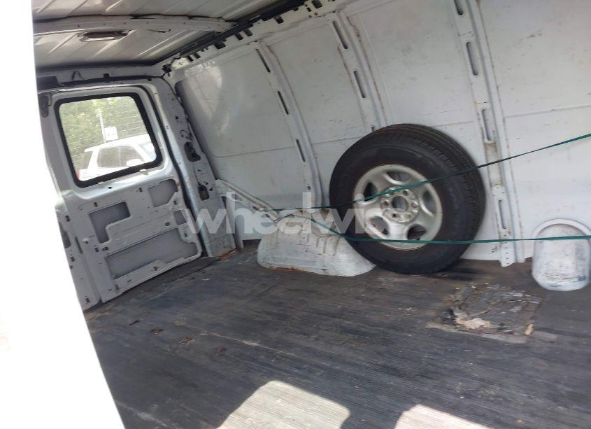 Photo 8 of 2005 Chevrolet Express (VIN 1GCFG15X151253802)