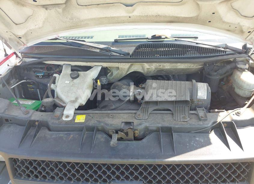 Photo 10 of 2005 Chevrolet Express (VIN 1GCFG15X451110200)