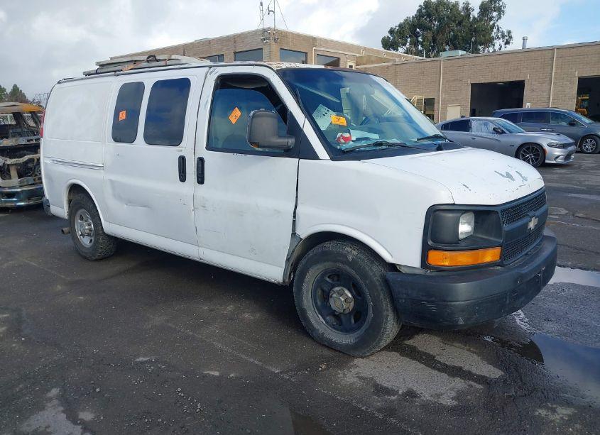 2005 Chevrolet Express (VIN 1GCFG15X551128480) main photo