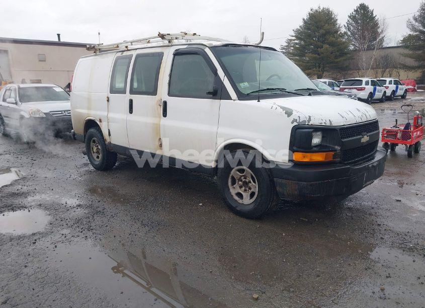 2005 Chevrolet Express (VIN 1GCFG15X651249132) main photo