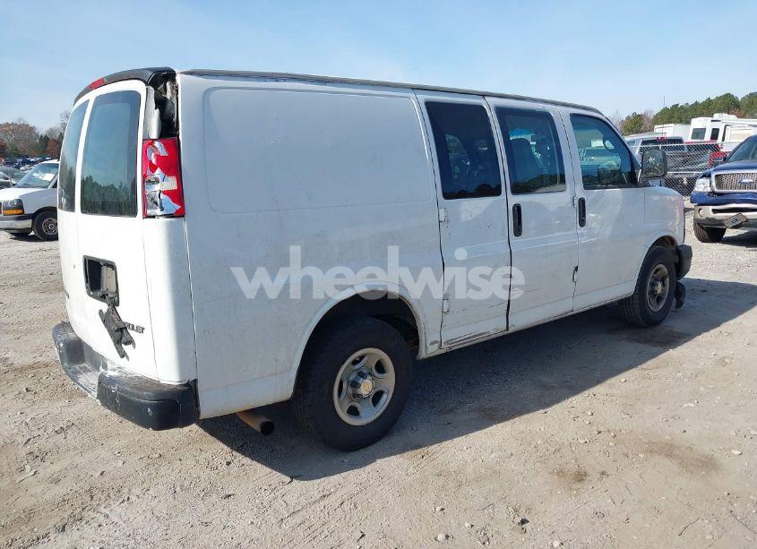 Photo 4 of 2004 Chevrolet Express (VIN 1GCFG15X741147854)