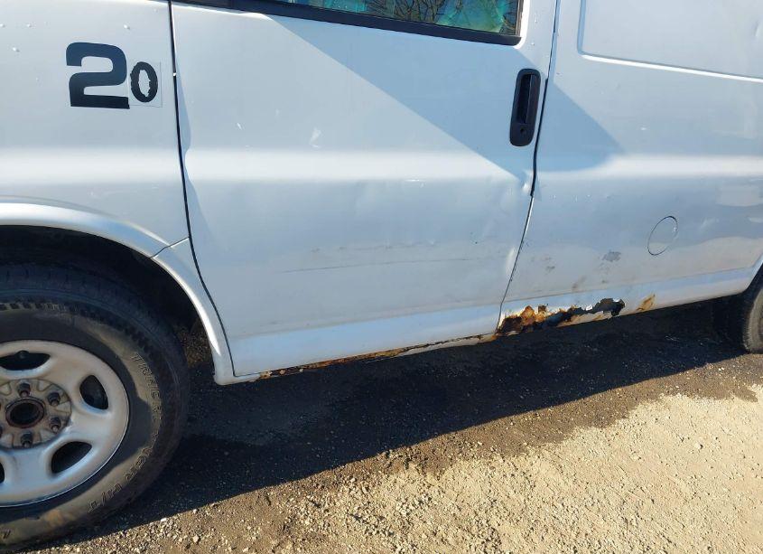 Photo 6 of 2003 Chevrolet Express (VIN 1GCFG15X831130608)