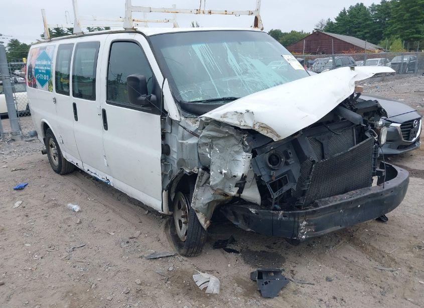 2004 Chevrolet Express (VIN 1GCFG15X841129525) main photo