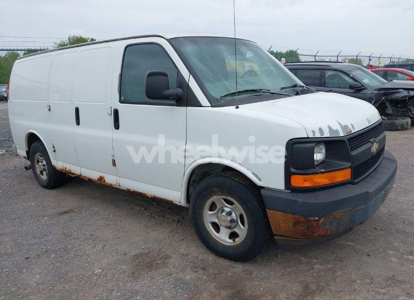 2004 Chevrolet Express (VIN 1GCFG15XX41150053) main photo
