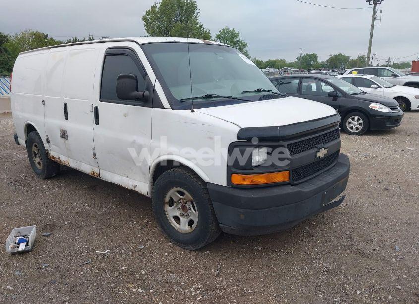 2005 Chevrolet Express (VIN 1GCFG15XX51241695) main photo