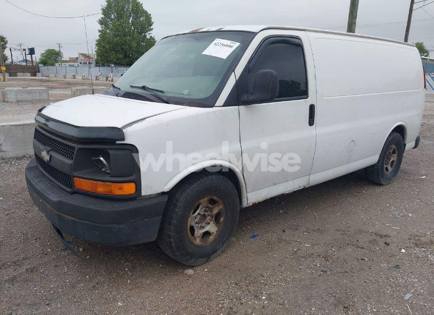 Photo 2 of 2005 Chevrolet Express (VIN 1GCFG15XX51241695)