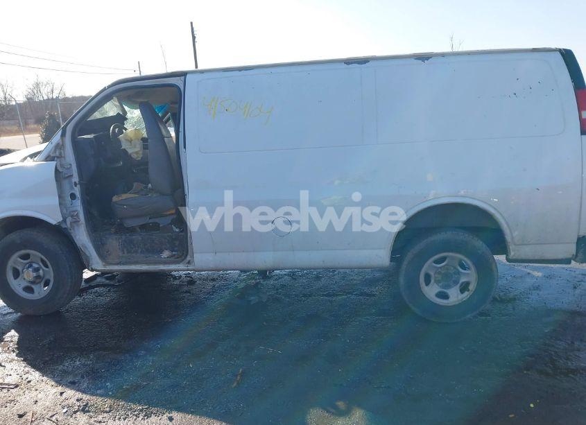 Photo 13 of 2003 Chevrolet Express (VIN 1GCFG25T731220111)