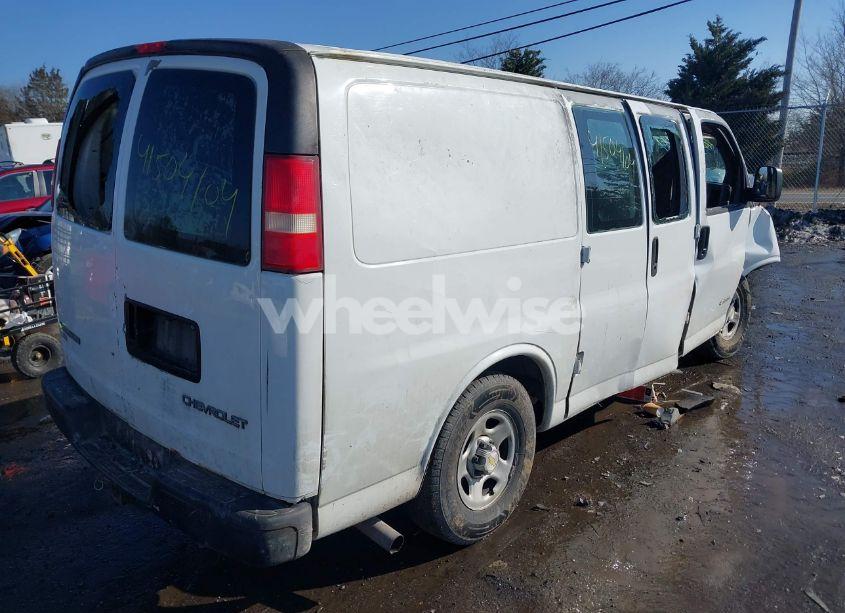 Photo 4 of 2003 Chevrolet Express (VIN 1GCFG25T731220111)