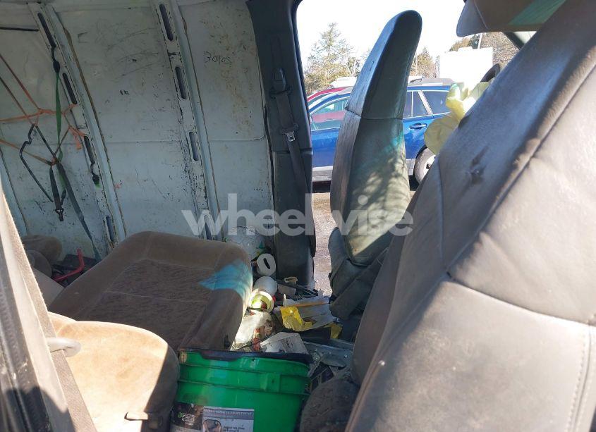 Photo 5 of 2003 Chevrolet Express (VIN 1GCFG25T731220111)