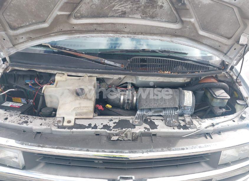 Photo 10 of 2002 Chevrolet Express (VIN 1GCFG25W421142542)