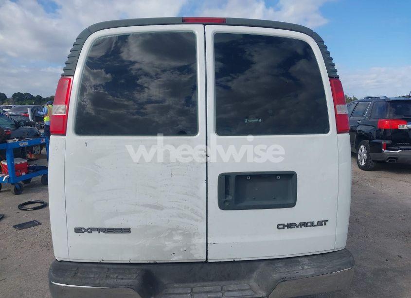 Photo 16 of 2002 Chevrolet Express (VIN 1GCFG25W421142542)