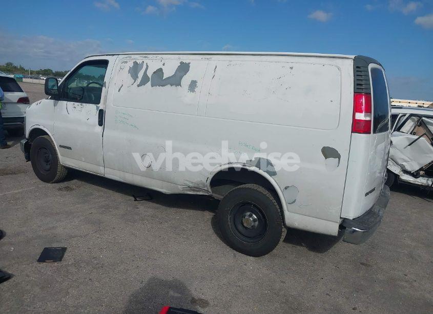 Photo 3 of 2002 Chevrolet Express (VIN 1GCFG25W421142542)