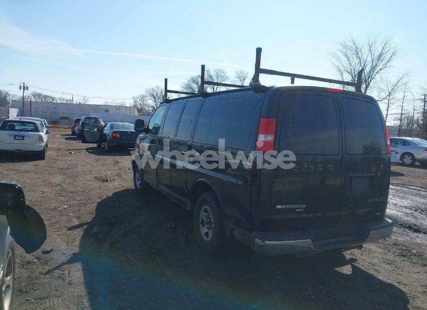 Photo 3 of 2005 Chevrolet Express (VIN 1GCFH15T251191417)