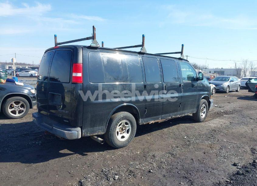 Photo 4 of 2005 Chevrolet Express (VIN 1GCFH15T251191417)