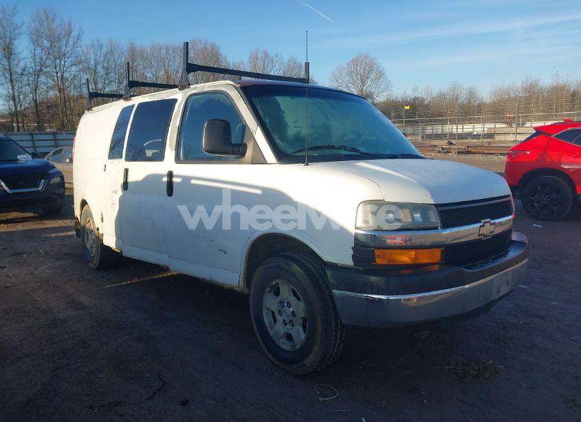 2005 Chevrolet Express (VIN 1GCFH15T651204167) main photo