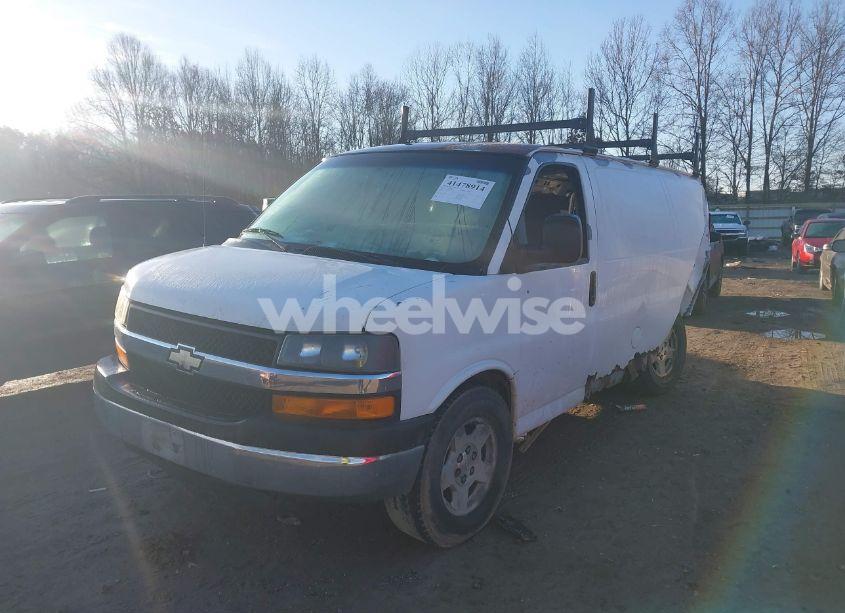 Photo 2 of 2005 Chevrolet Express (VIN 1GCFH15T651204167)