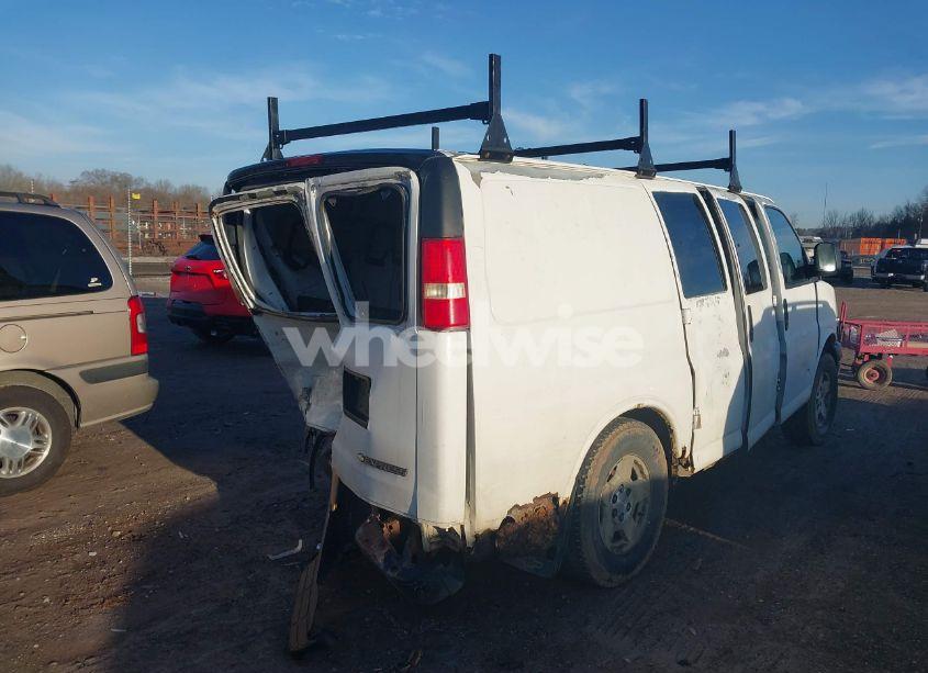 Photo 4 of 2005 Chevrolet Express (VIN 1GCFH15T651204167)