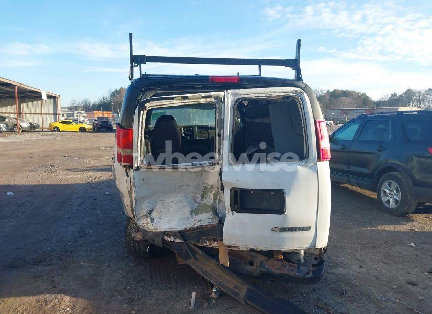 Photo 6 of 2005 Chevrolet Express (VIN 1GCFH15T651204167)