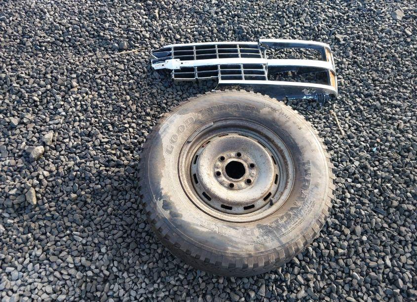 Photo 12 of 1988 Chevrolet Gmt-400 K2500 (VIN 1GCFK24K3JE130404)