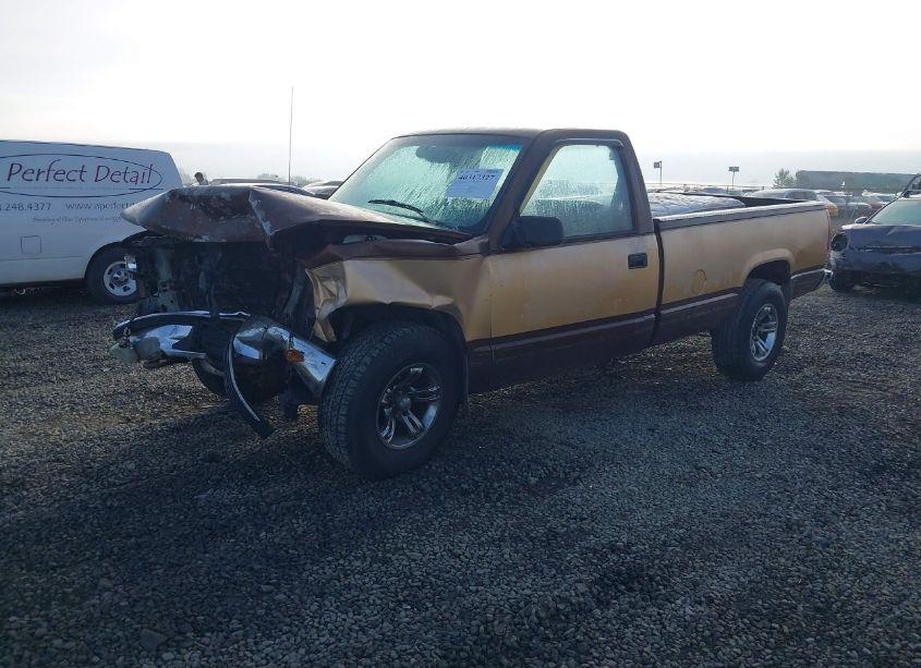 Photo 2 of 1988 Chevrolet Gmt-400 K2500 (VIN 1GCFK24K3JE130404)