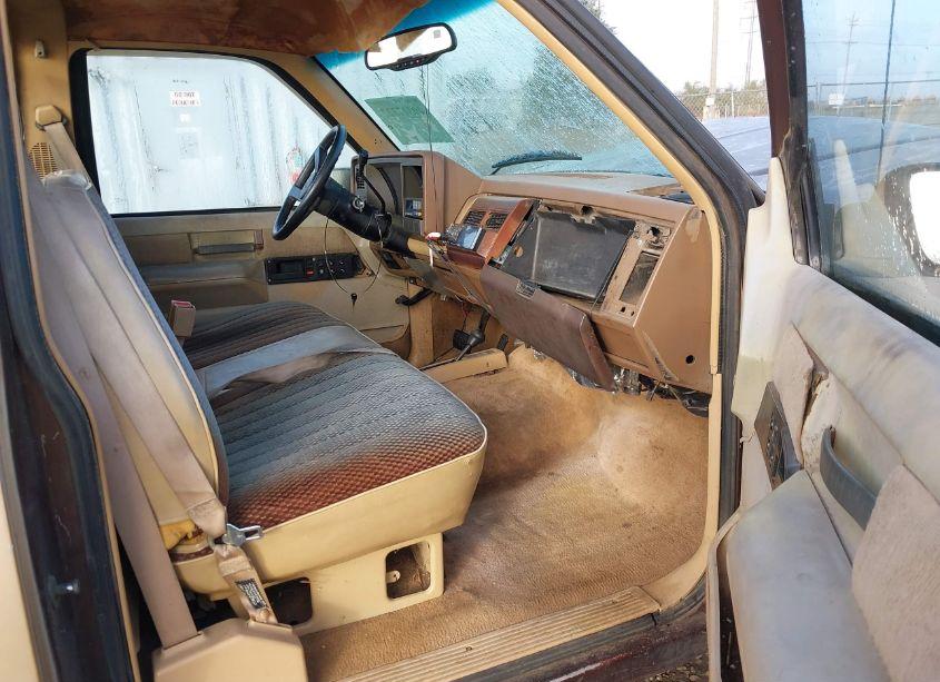 Photo 5 of 1988 Chevrolet Gmt-400 K2500 (VIN 1GCFK24K3JE130404)