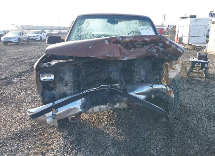 Photo 6 of 1988 Chevrolet Gmt-400 K2500 (VIN 1GCFK24K3JE130404)