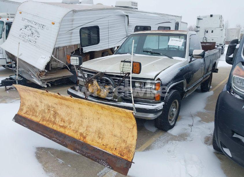 Photo 2 of 1989 Chevrolet Gmt-400 K2500 (VIN 1GCFK24K7KE257366)