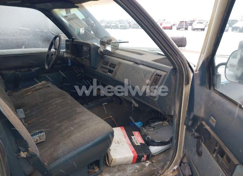 Photo 5 of 1989 Chevrolet Gmt-400 K2500 (VIN 1GCFK24K7KE257366)