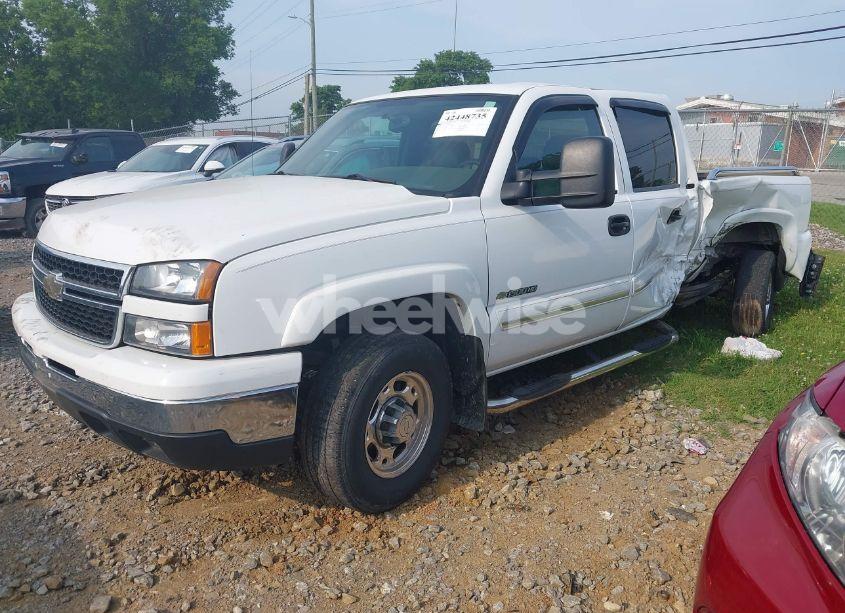 Photo 2 of 2006 Chevrolet Silverado 1500HD LT3 (VIN 1GCGC13U96F229650)