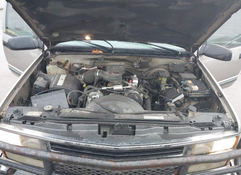 Photo 10 of 2000 Chevrolet C2500 (VIN 1GCGC23R8YF414048)