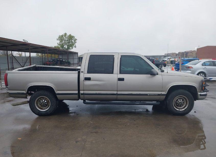 Photo 14 of 2000 Chevrolet C2500 (VIN 1GCGC23R8YF414048)