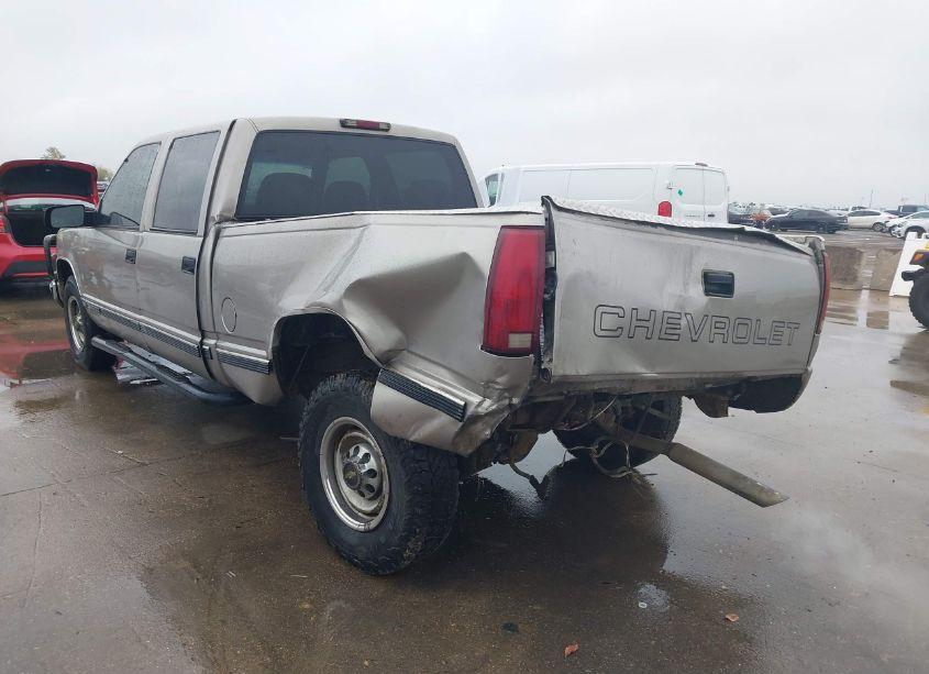 Photo 3 of 2000 Chevrolet C2500 (VIN 1GCGC23R8YF414048)