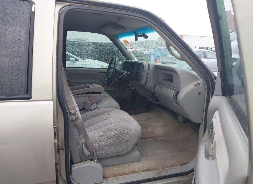 Photo 5 of 2000 Chevrolet C2500 (VIN 1GCGC23R8YF414048)