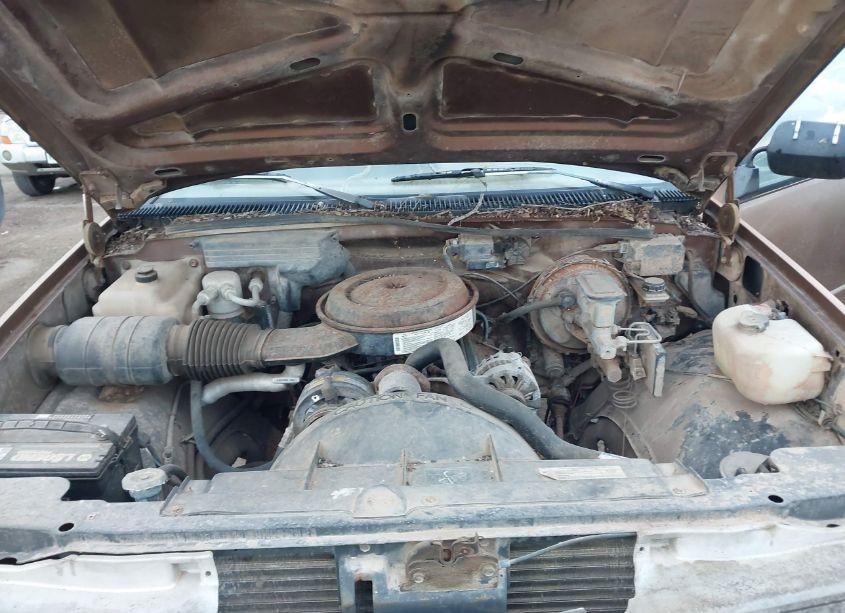 Photo 10 of 1989 Chevrolet Gmt-400 C2500 (VIN 1GCGC24K8KE107381)