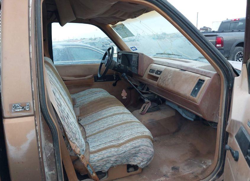 Photo 5 of 1989 Chevrolet Gmt-400 C2500 (VIN 1GCGC24K8KE107381)