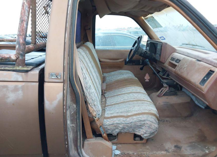 Photo 8 of 1989 Chevrolet Gmt-400 C2500 (VIN 1GCGC24K8KE107381)